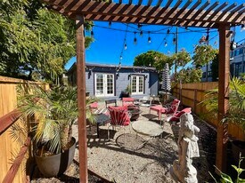 1108 Electric Ave in Venice, CA - Building Photo