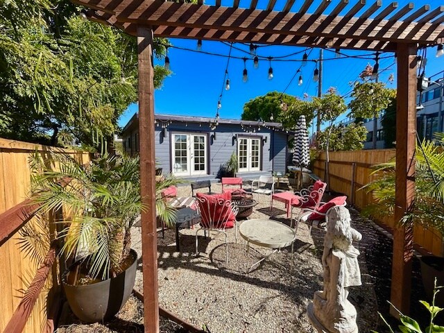 1108 Electric Ave in Venice, CA - Building Photo