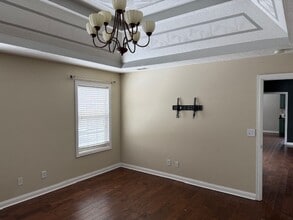 131 E Piedmont Dr in Vine Grove, KY - Building Photo - Building Photo