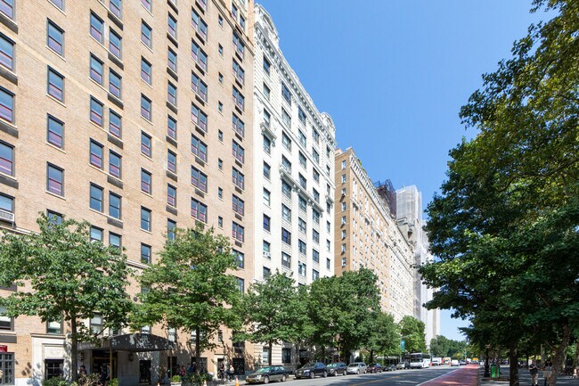 35 W 81st St