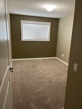3351 Eastgate Bay E in Regina, SK - Building Photo - Building Photo