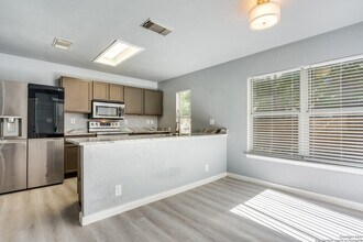 22 McLennan Oak in San Antonio, TX - Building Photo - Building Photo