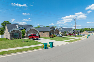 Brandon Woods in Spring Hill, TN - Foto de edificio - Building Photo