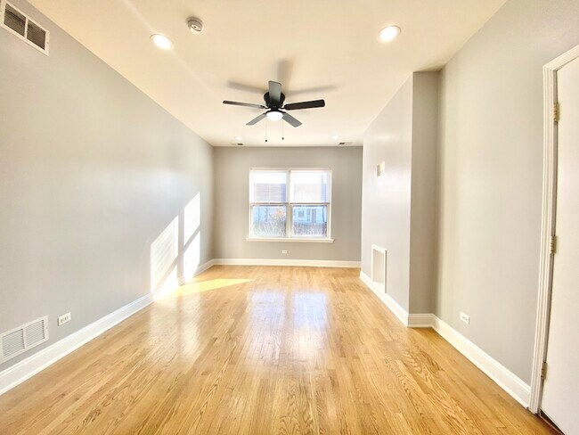 1010 W Sunnyside Ave, Unit 3 in Chicago, IL - Building Photo - Building Photo