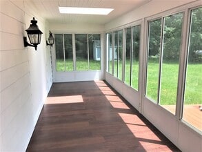 10 Brookmoor Rd in West Hartford, CT - Building Photo - Building Photo