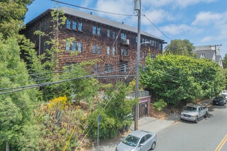 Cloyne Court in Berkeley, CA - Foto de edificio - Building Photo