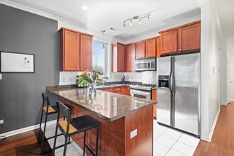 2539 W Warren Blvd, Unit #2 in Chicago, IL - Foto de edificio - Building Photo