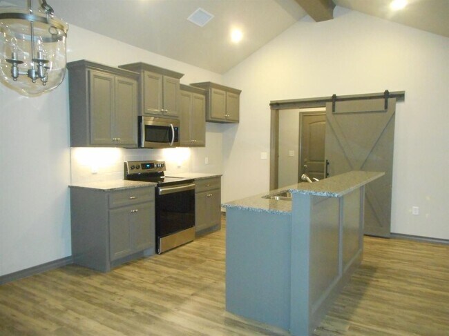 2026 102nd St, Unit A in Lubbock, TX - Building Photo - Building Photo