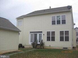 48 Battlefield Dr in Charles Town, WV - Building Photo