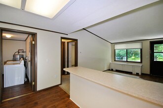 Surrey Park in Ann Arbor, MI - Foto de edificio - Building Photo