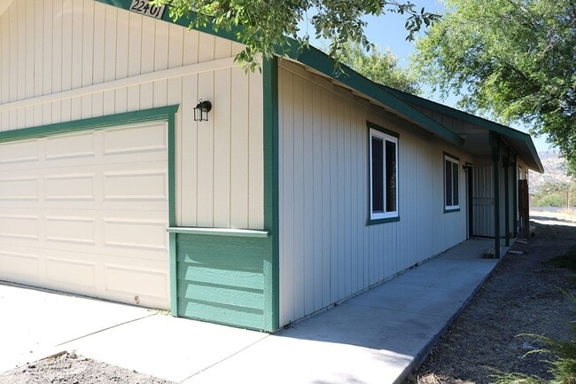 22401 Briarwood St in Tehachapi, CA - Building Photo - Building Photo