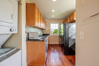 3868 9th St SE, Unit 302 in Washington, DC - Foto de edificio - Building Photo