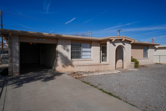 10525 Champlain St in El Paso, TX - Foto de edificio - Building Photo