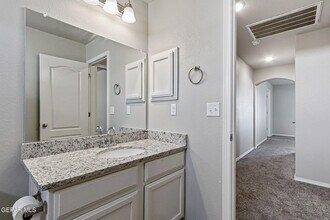 3945 Desert Dunes Dr in El Paso, TX - Building Photo - Building Photo