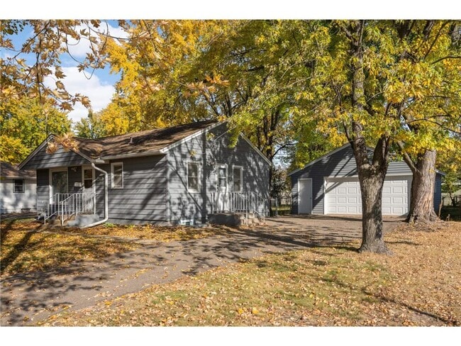 6724 Scott Ave N in Minneapolis, MN - Building Photo - Building Photo