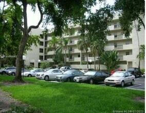 Tradewinds Condos in Coconut Creek, FL - Foto de edificio - Building Photo