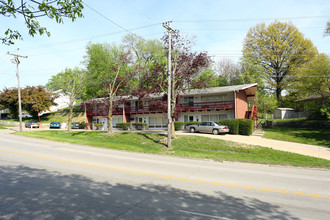 Redwood Apartments I in Des Moines, IA - Building Photo - Building Photo