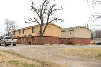 426 E Redwood St in Coweta, OK - Building Photo - Building Photo