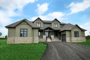 128 William Crisp Dr in Caledon, ON - Building Photo
