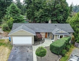 20323 Burke Ave N, Unit Upper Unit in Shoreline, WA - Building Photo