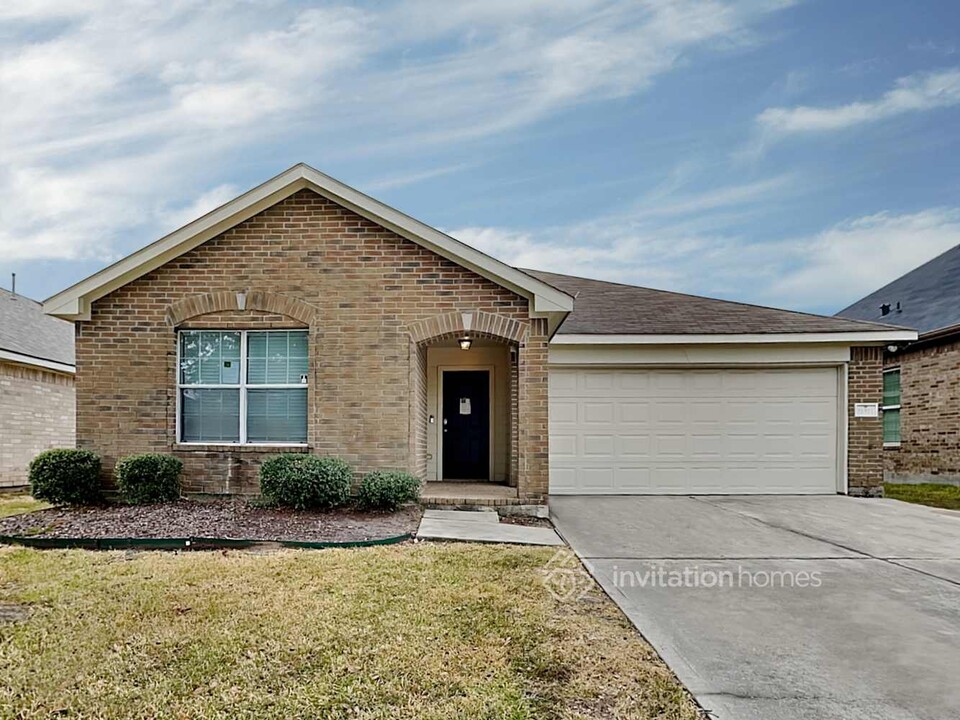 21511 Fossil Trails Dr in Spring, TX - Foto de edificio