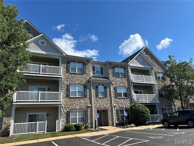 5 Monarch Trace Ct in Chesterfield, MO - Building Photo - Building Photo