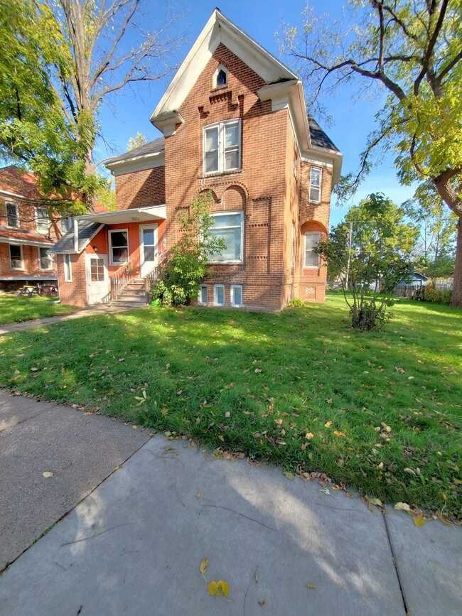 210 N Fremont St, Unit 2