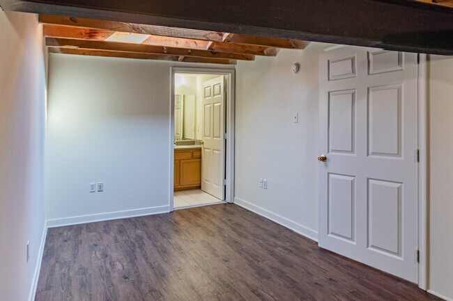 Coliseum Lofts in Richmond, VA - Foto de edificio - Interior Photo