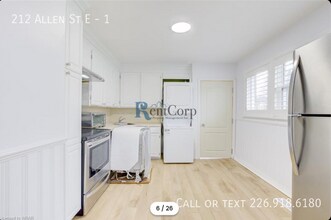 212 Allen St E in Waterloo, ON - Building Photo - Building Photo