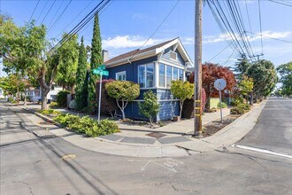 3225 Madison St in Alameda, CA - Building Photo - Building Photo