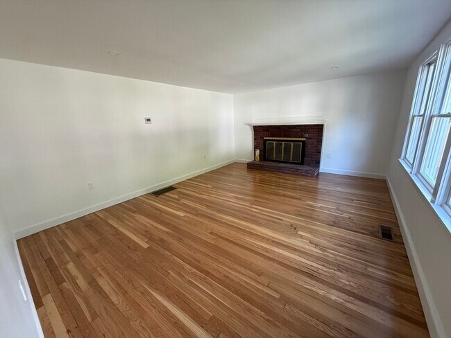625 Chestnut Hill Ave in Brookline, MA - Building Photo - Building Photo