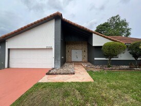 7099 NW 48th Ct in Lauderhill, FL - Building Photo