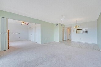 2998 Sunrise Lakes Dr W in Sunrise, FL - Building Photo - Building Photo