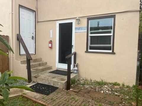104 S Clementine St, Unit 104.5 in Oceanside, CA - Building Photo
