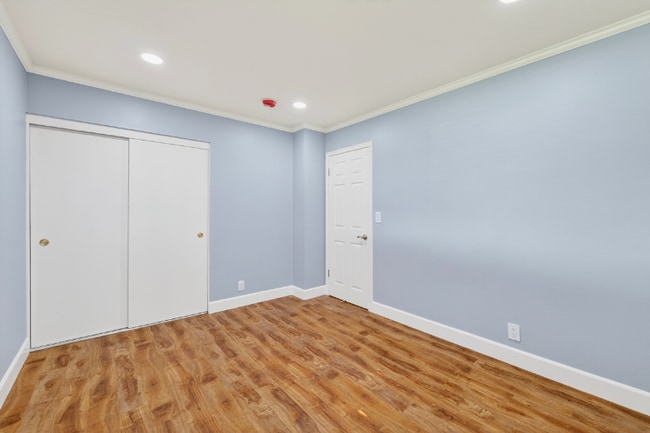 5233 Bellflower Blvd