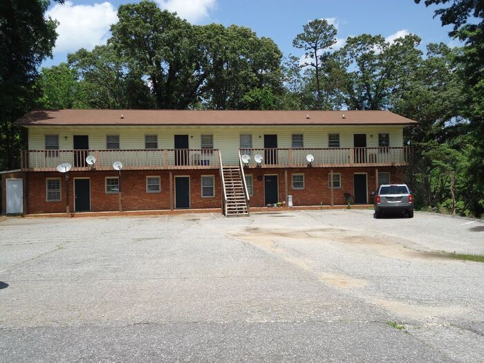 829 10th Ave NE-Unit -07 in Hickory, NC - Foto de edificio