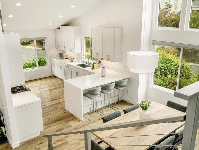 5555 Caminito Marrisa in San Diego, CA - Building Photo - Building Photo