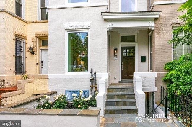 64 V St NW in Washington, DC - Foto de edificio - Building Photo