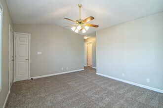 233 Waterford Dr in Oak Grove, KY - Building Photo - Building Photo