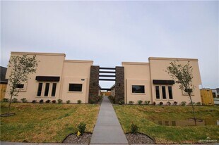 10 Upas Dr in Edinburg, TX - Building Photo