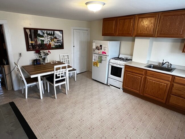 797 Main St in Amherst, MA - Foto de edificio - Building Photo