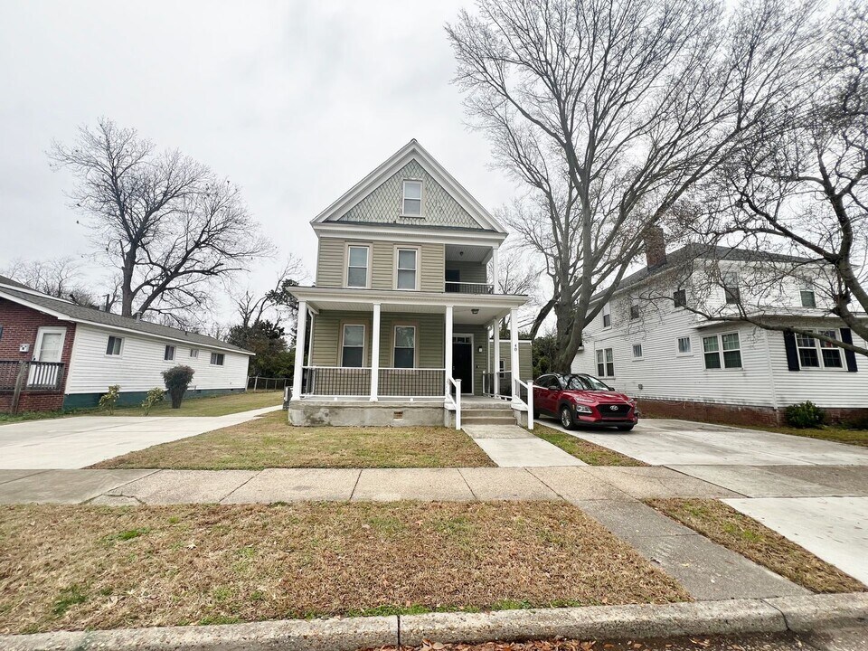 40 Buxton Ave in Newport News, VA - Building Photo