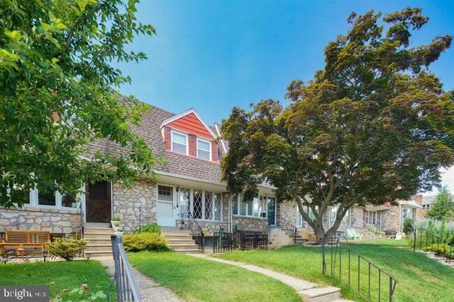 property at 5428 Vicaris St