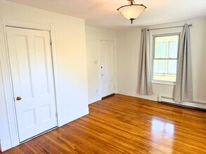 333 Cherry St, Unit 1 in Newton, MA - Building Photo - Building Photo