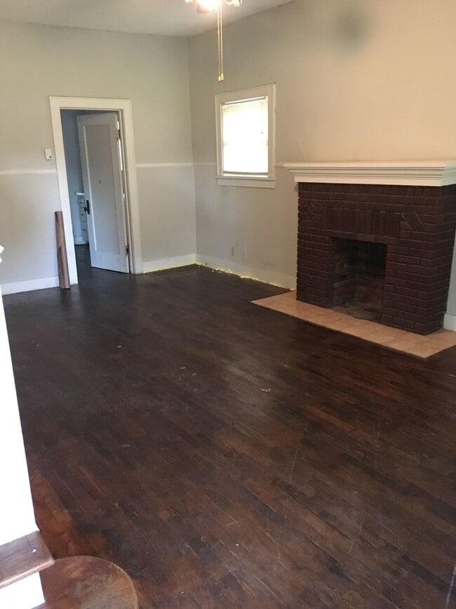 419 E 6th St in Newton, KS - Building Photo - Building Photo