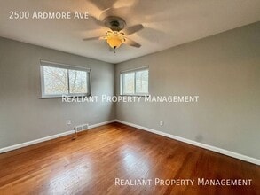 2500 Ardmore Ave in Cincinnati, OH - Building Photo - Building Photo