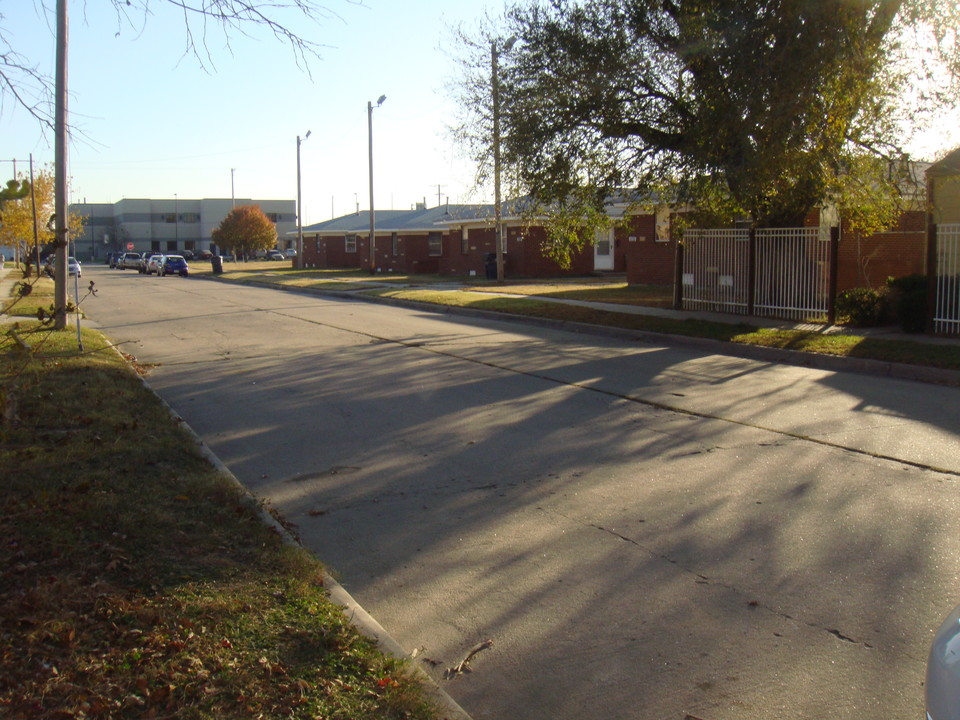 1121 N Kansas St in Wichita, KS - Foto de edificio