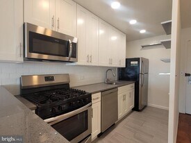 210 Locust St in Philadelphia, PA - Building Photo