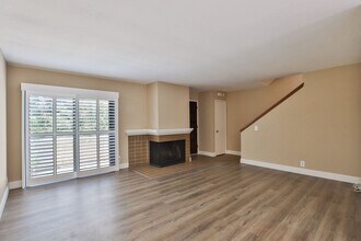 8750 Villa La Jolla Dr in San Diego, CA - Building Photo - Building Photo