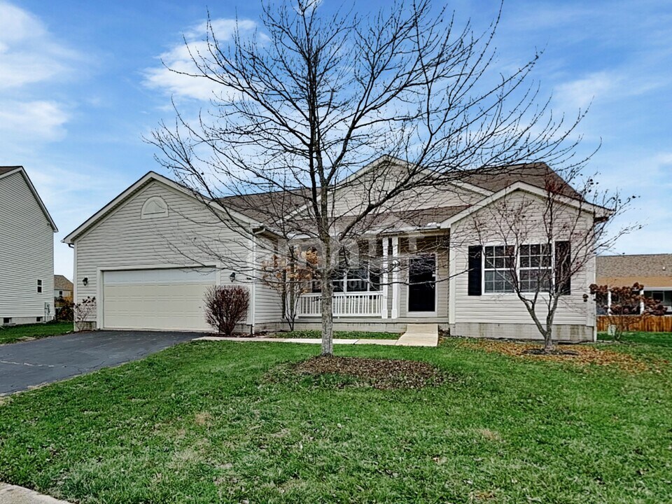 210 Cherry Tree Ln in Commercial Point, OH - Building Photo